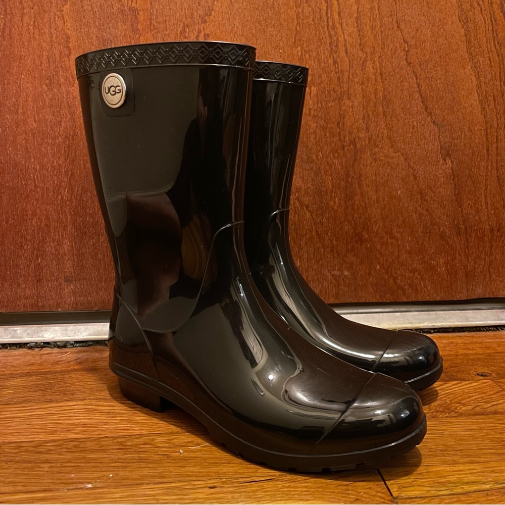 UGG Black High Gloss Sienna Rain Boots, Size 7